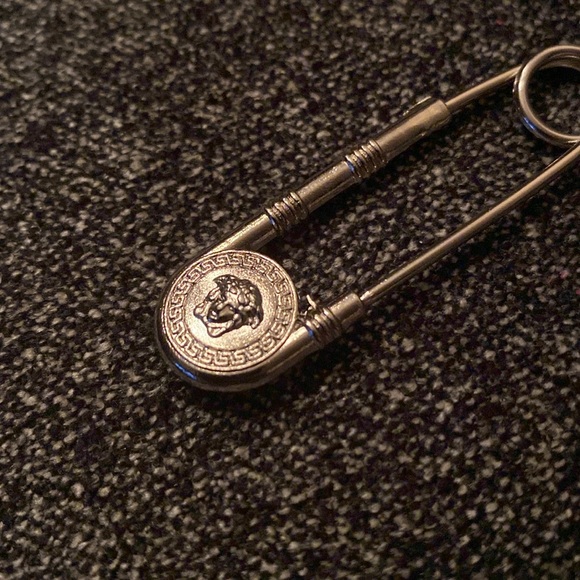 Brooch - Versace Safety Pin Lion Head silver Brooch - Picture 3 of 5